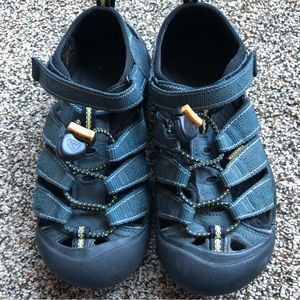 Keen Hiking Outdoor Water Sandals Sz2